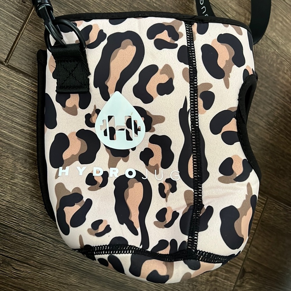 Hydrojug sleeve